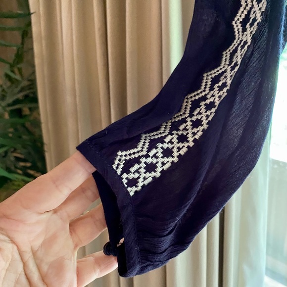 Embroidered blouse - Picture 3 of 8